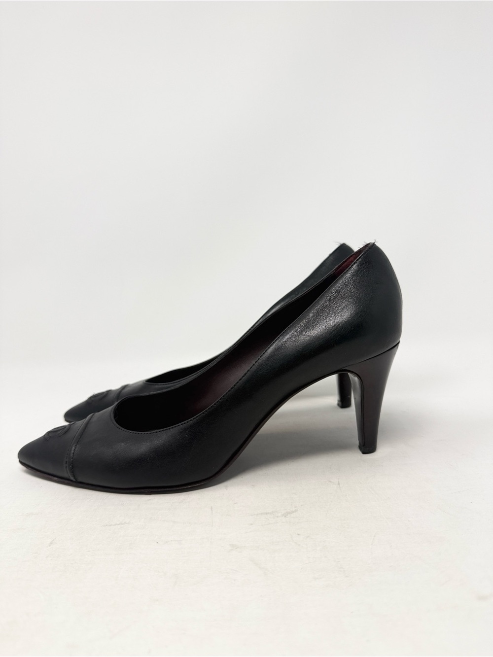 Chanel Vintage CC Cap Toe Black Leather Pumps Size 39 - Picture 11 of 14